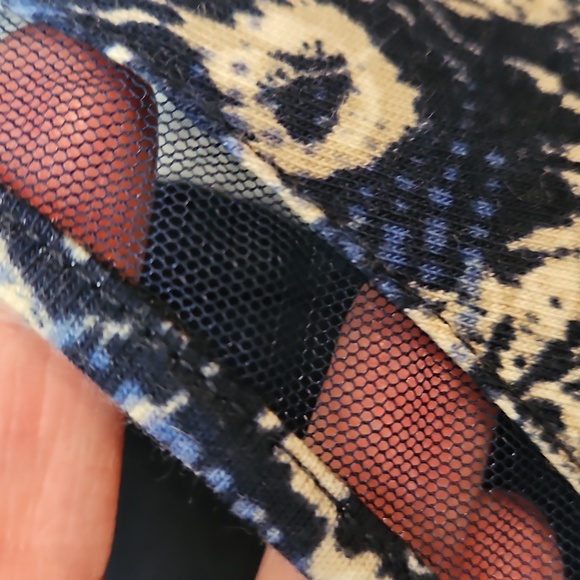 Catherines Patterned Top Women's Size 3X Detailed Neckline Blue Cream 3/4 Sleeve - Picture 10 of 12